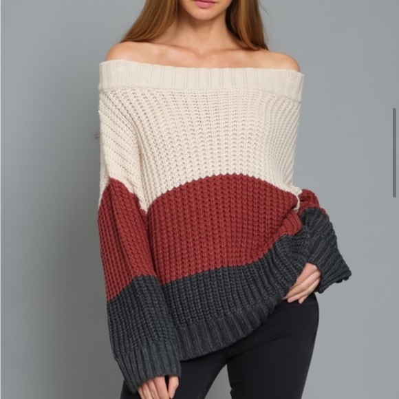 OFFSHOULDER GIRL BEIGE SWEATSHIRT WITH MID BLUE WIDE LEG JEANS